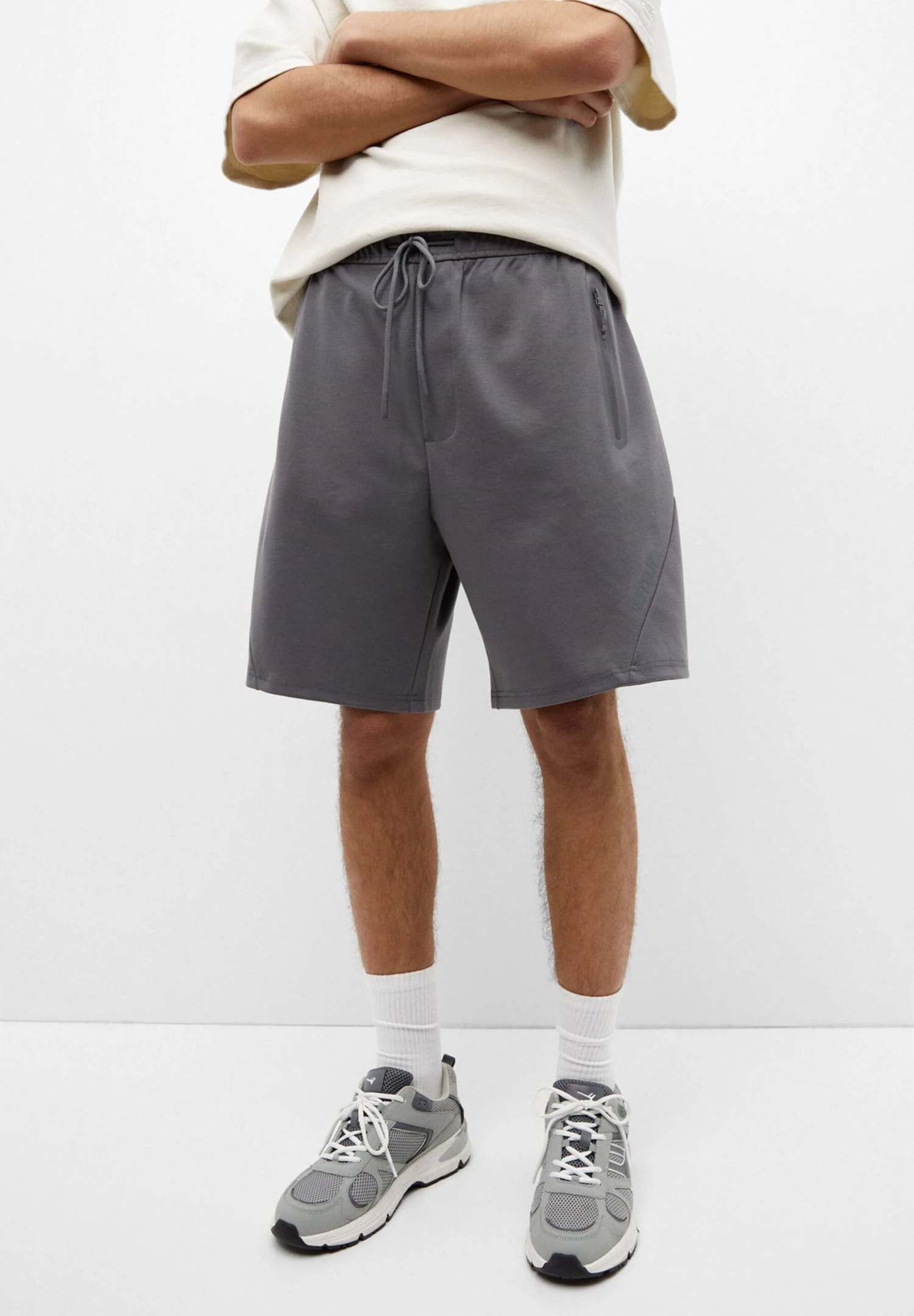 PULL & BEAR With Zips - Shorts - Brown 1 PULL & BEAR With Zips - Shorts - Brown