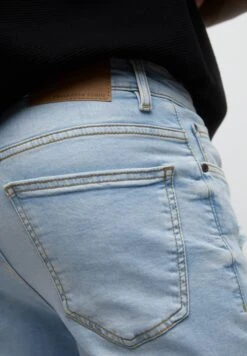 PULL & BEAR BermudaShorts Di JeansLight Blue Denim Uomo Bermuda PUC22F0BZ-K11 -Pull & Bear fe52752c267f4b528682c59d795a539f